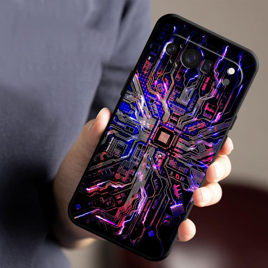 غطاء هاتف بتصميم لوحة دوائر كه - مراجعة Google Pixel 8A وسعره